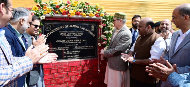 CM Omar Abdullah inaugurates ‘Know Your Artisan’ under Soulful Kashmir initiative at Kashmir Haat