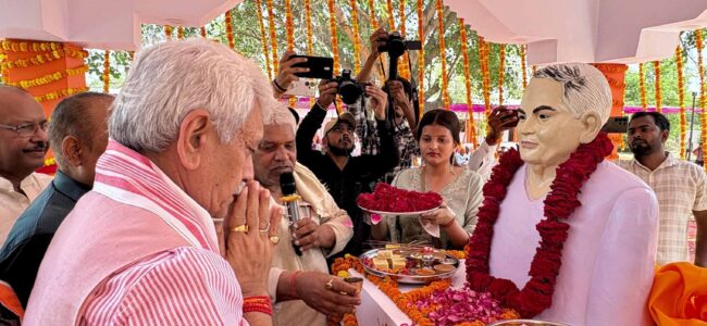 Lt Guv unveils statue of renowned Social Worker Shri Vijay Bahadur Singh in Ghazipur