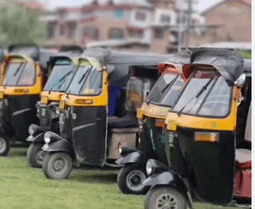 Auto drivers hold protest in Tral, demand designated stand