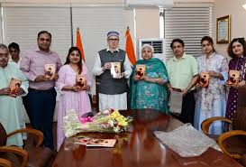 CM releases biography ‘Mitti se Mukam Tak’ CM releases biography ‘Mitti se Mukam Tak’