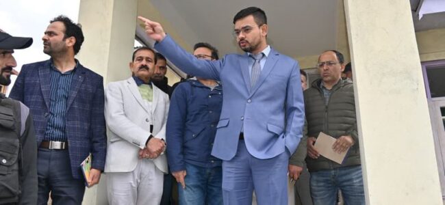 DC Kulgam visits EMRS Tangmarg