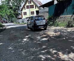Lifeline road in Shopian’s Tukroo turns bottleneck