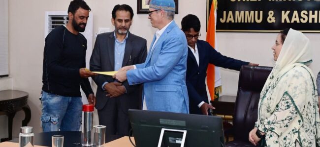CM Omar issues regularization orders to school CPWs from Ganderbal, Bandipora