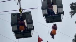 Sky Suspense at Gulmarg: Around 400 Tourists Rescued After Gondola Snag 