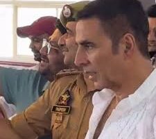 Actor Akshay Kumar pays obeisance at Mata Vaishno Devi temple Actor Akshay Kumar pays obeisance at Mata Vaishno Devi temple