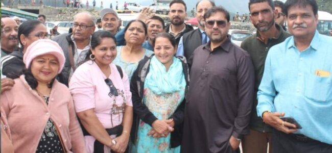 Minister Satish Sharma visits Pahalgam, interacts with tourists, transporters