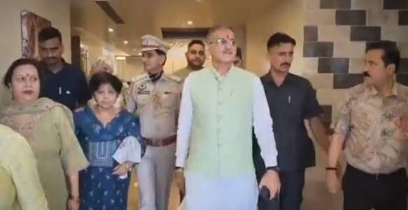 HP governor visits Vaishno Devi shrine
