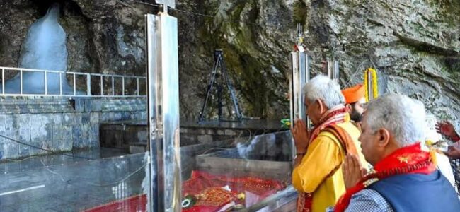 Amarnath Yatra : Lieutenant Governor performs the ‘Pratham Puja’ at the Holy Cave