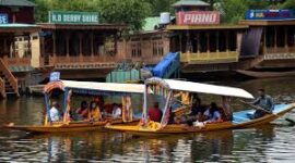 Paradise Packed : Kashmir Sees Massive Tourist Surge, Hotels & Houseboats Overflow
