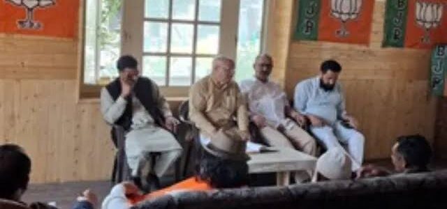 Ashok Koul Chairs Working Committee Meeting of Karnah Constituency