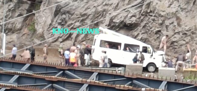 Update: Two killed, 5 injured after shooting stone hits tempo in Ramsoo