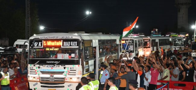 First batch of Amarnath pilgrims welcomed with flower petals in Kashmir