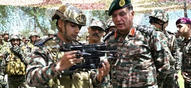Army chief visits forward areas in Poonch, corps headquarters Army chief visits forward areas in Poonch, corps headquarters
