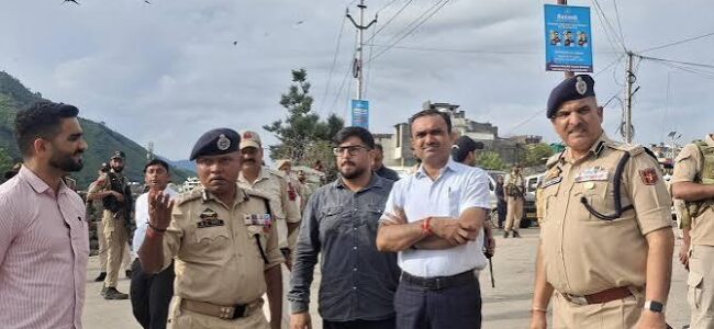 Div Com, IGP Jammu visit flood-hit areas