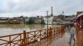Rains trigger flood scare in Kashmir Rains trigger flood scare in Kashmir