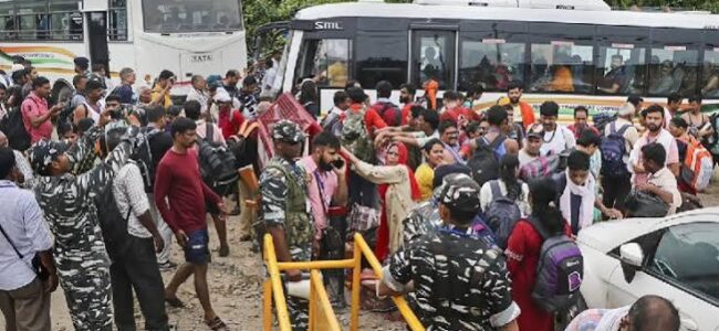 Fresh batch of over 9,000 pilgrims leaves Jammu base camp for Amarnath Fresh batch of over 9,000 pilgrims leaves Jammu base camp for Amarnath